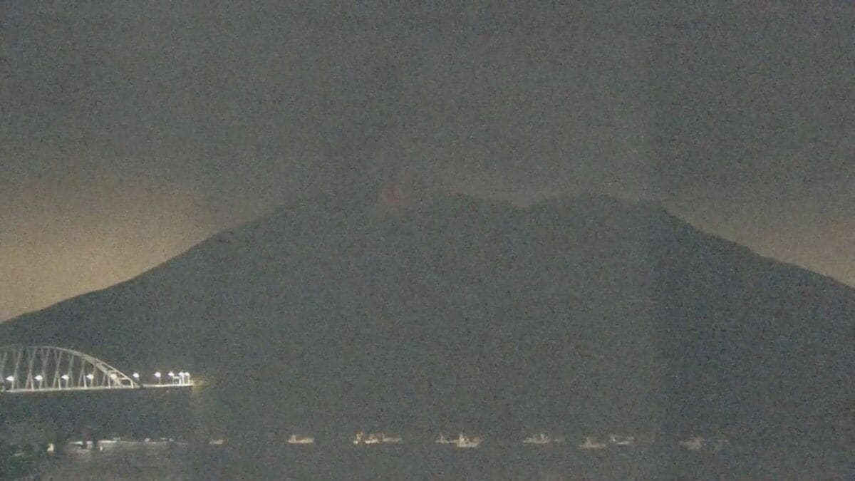 桜島が噴火 噴煙2100メートル 火山灰は鹿児島市谷山方向へ | TBS