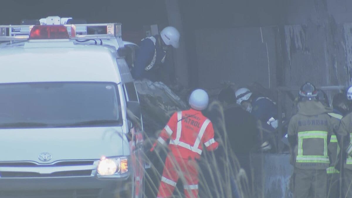 新名神で4台絡む事故 5人死亡 大型貨物車が乗用車に追突…別の車2台も接触 車両火災も 三重･亀山市