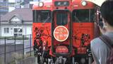 JR西日本 “桃太郎伝説”をモチーフにしたラッピング列車の運行開始 岡山ー総社駅間を毎日運行【岡山】|TBS NEWS DIG