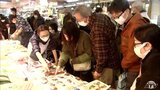 「楽しい正月にしたい」カニにマグロにホタテまで…青森県八戸市の巨大市場は年の瀬を迎えて大繁盛|TBS NEWS DIG
