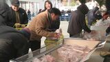 計2.5トンが市価の3~4割安の「浜値」で 毎年恒例の「まぐろ祭り」に開始前から300人行列 岩手・釜石市|TBS NEWS DIG