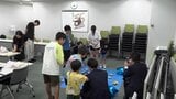 夏休みの子どもたちが証券会社で金融について学ぶ 魚釣りゲームで株の仕組みを体感【岡山】|TBS NEWS DIG