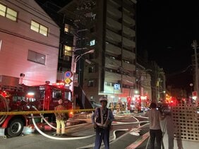 「3階から炎が出ている」と複数通報　広島市南区の集合住宅で火災　消防車12台が出動　3人けがか|TBS NEWS DIG
