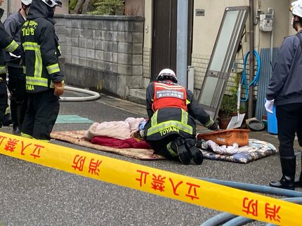 住宅密集地で火災 65歳男性が搬送、寝室の布団の燃え方が激しく 富山市