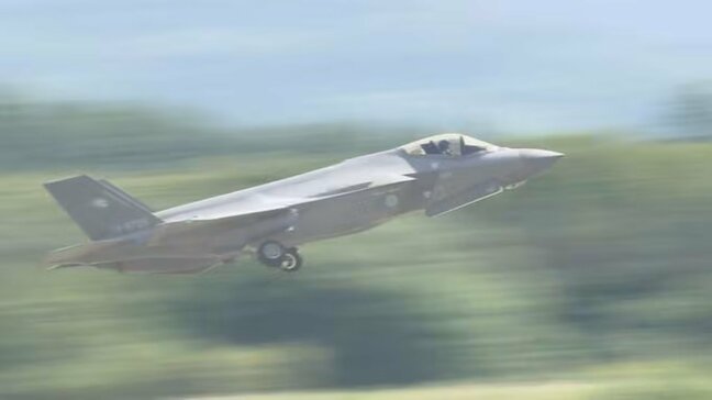 【詳報】青森空港に緊急着陸の航空自衛隊の戦闘機 18日正午まえに1機が離陸も「機体トラブル」あったもう1機は現在も空港で『駐機』|TBS NEWS DIG