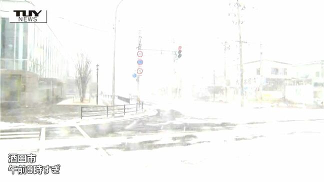 山形県内　大雪の峠は越えるも引き続き落雪などに注意　雪遊びや雪かきをする人の姿|TBS NEWS DIG