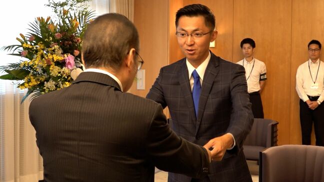 参議院選挙の岡山選挙区で初当選した小林孝一郎氏に当選証書「身が引き締まる思い」【岡山】|TBS NEWS DIG