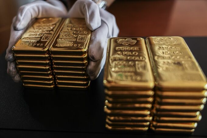 ゴールドマン、金の年末目標価格を3100ドルに上げ－中銀の需要旺盛