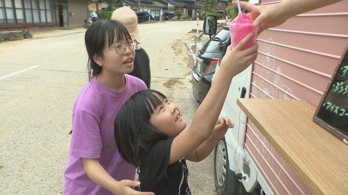 「ご飯や洗濯も工夫しないと」電気未復旧の孤立集落で泥かきに追われる住民 かき氷の無料提供に「心がホッとする」|TBS NEWS DIG