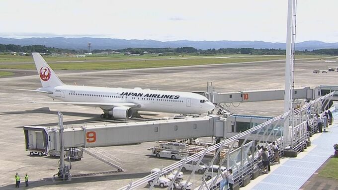 出発前のJAL機内から煙　乗客236人全員が避難　鹿児島空港でトラブル|TBS NEWS DIG