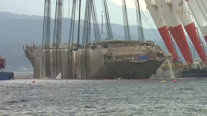 タンカーと衝突し沈没した「白虎」の水抜き作業進む 巨大な船体の一部が海上に姿現す　|　愛媛のニュース - Nスタえひめ｜あいテレビは6チャンネル