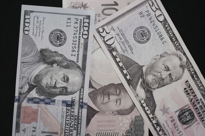 円は151円台後半に下落、事業会社や個人のドル買い優勢に