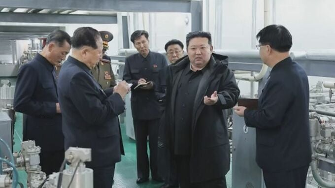 金正恩総書記が「核物質の生産基地と核兵器研究所を視察した」北朝鮮メディアが報じる　多数の“遠心分離機”並ぶ写真も ウラン濃縮施設か|TBS NEWS DIG