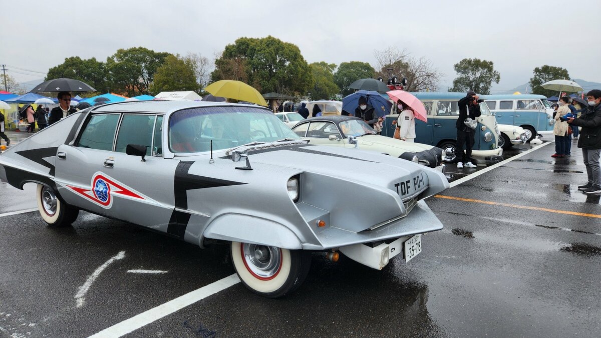 ウルトラ警備隊「ポインター」も登場 昭和の町にレトロカーが大集合