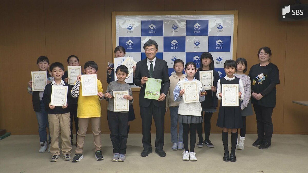 お茶博士」の小学生11人が静岡・難波市長訪問 お茶にまつわるクイズや