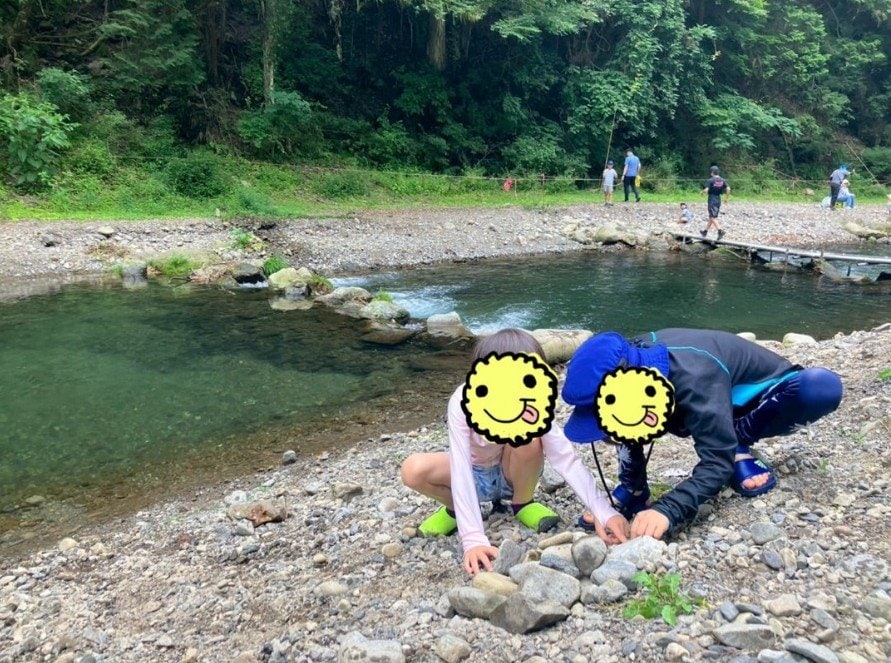 小倉優子 】 子どもたちと秋川渓谷でニジマス釣りを満喫 リアルな