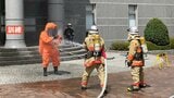 東京消防庁　大学で学生と連携して薬品漏れ想定の消防訓練　今年導入の四足歩行ロボットも稼働　クイズ形式の危険物講話も実施|TBS NEWS DIG