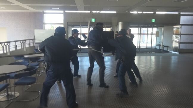 来年のアジア大会に向け｢通り魔｣想定訓練 ボクシング会場の体育館で警察･消防が連携 負傷者をトリアージして搬送する手順など確認 愛知･西尾市|TBS NEWS DIG