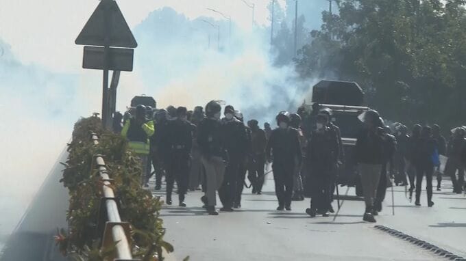 パキスタン首都“民間人17人死亡 数百人負傷”報道　元首相の釈放要求のデモ隊を治安部隊が強制排除|TBS NEWS DIG