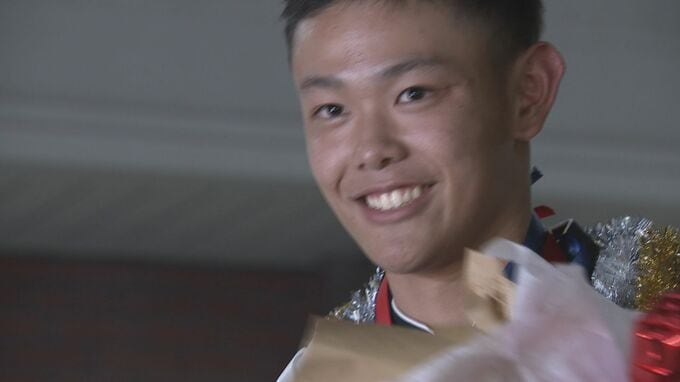 投手歴は1年、去年秋は記録員 中日から6位指名を受けた聖カタリナ学園・有馬恵叶投手「ほっとしたのが一番大きい」二人三脚で歩んできた母親にも感謝 プロ野球ドラフト2024　|　愛媛のニュース - Nスタえひめ｜あいテレビは6チャンネル