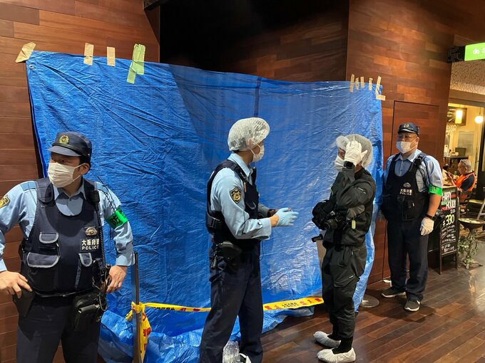 【速報】大阪・梅田のビル地下で男性（５８）がナイフで背中と胸を刺される　搬送時意識あり　女（４４）を殺人未遂容疑で現行犯逮捕|TBS NEWS DIG