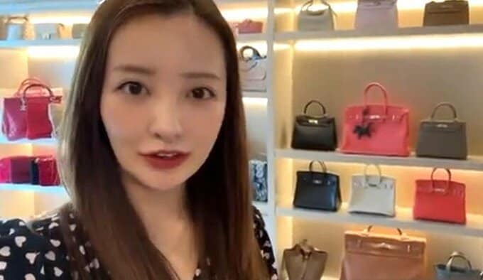 【 板野友美 】　豪華自宅を公開　クローゼットルームには「シャネルのバッグが8割、9割ぐらい」　「この家も、これからの未来も、すべては自分たちへの投資」|TBS NEWS DIG