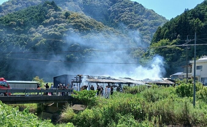 収穫した稲の乾燥作業中に火災 倉庫が全焼し消火活動の住民ら2人軽傷 愛媛・宇和島市|TBS NEWS DIG