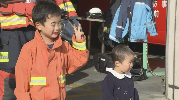 消防本部で親子が通報や出動を体験！実際の出動指令も！　11月9日は「119番の日」|TBS NEWS DIG