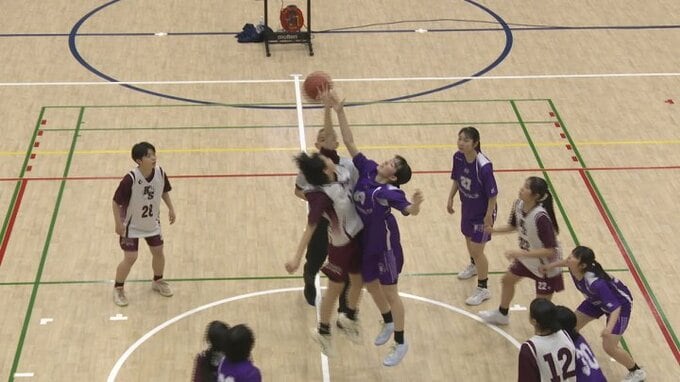 新体育館で高校バスケットボールの交流大会　親睦深め日頃の練習の成果を確認　|　山梨のニュース | ＵＴＹテレビ山梨