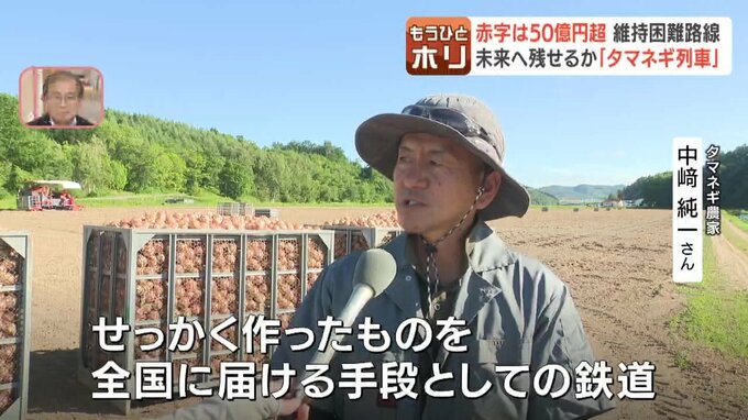 インタビューに応じるタマネギ農家の中崎純一さん