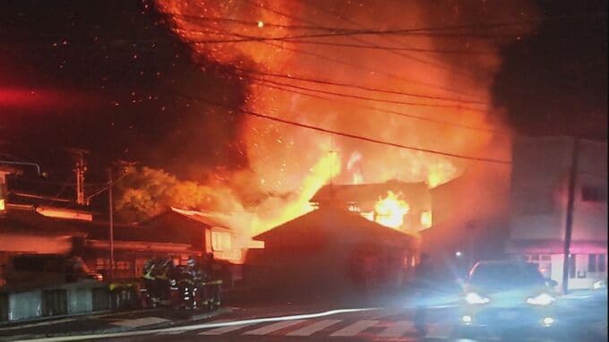 【速報】米子市中心市街地の住宅街で炎上火災が発生　複数の建物に燃え移り消火活動中　|　BSSニュース | BSS山陰放送