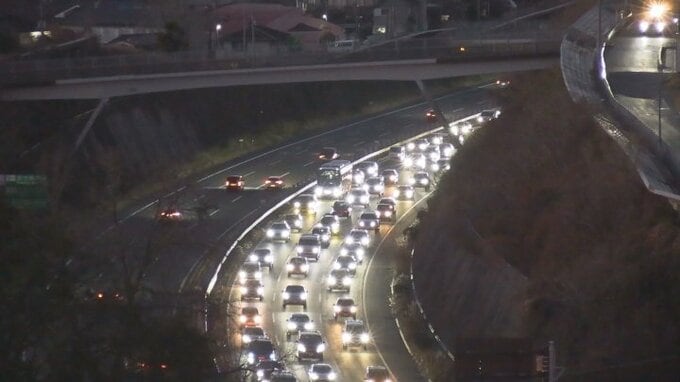 中央道Uターンラッシュで上りの小仏トンネル付近先頭に15キロ渋滞　【3日午後5時現在】　|　山梨のニュース | ＵＴＹテレビ山梨