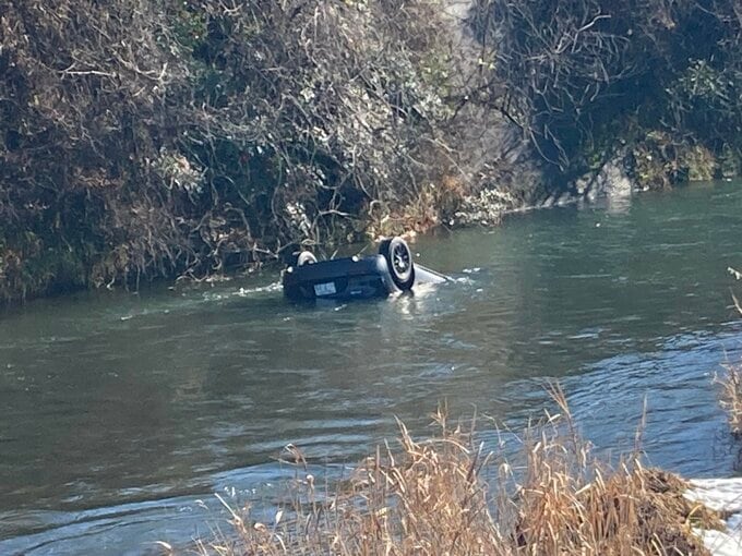 【続報】久婦須川で乗用車が転落　救出されたのは88歳男性、搬送先の病院で死亡確認　富山市八尾町　|　富山のニュース｜天気・防災｜チューリップテレビ