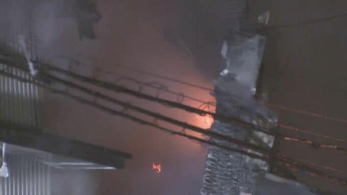 【速報】愛知・春日井市の住宅で火事「家が燃えている」消防車約10台が出動し消火活動中|TBS NEWS DIG