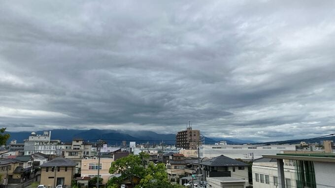 関東と甲信では警報級の大雨の可能性が低くなる　前線が伊豆諸島付近まで南下　【土日の天気は？雨と風のシミュレーション・発雷確率】　|　山梨のニュース | ＵＴＹテレビ山梨