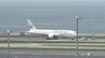 【速報】JAL機が関西空港にダイバート　機材不具合か　牽引車に引かれて移動　関空B滑走路は約1時間半の閉鎖見込み　|　MBSニュース | 関西の最新ニュースを分かりやすく。