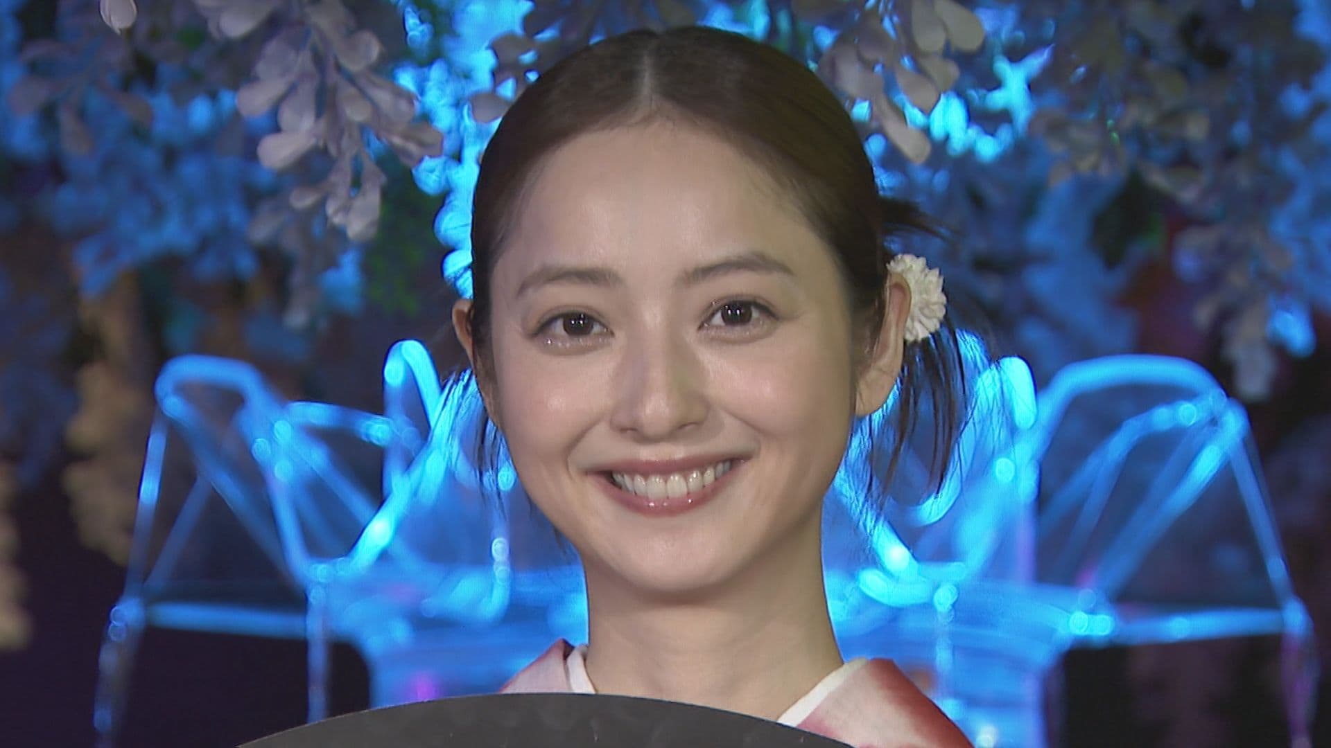 佐々木希】 優美な浴衣姿を披露 ”浴衣を着ると気持ちも上がって背筋も