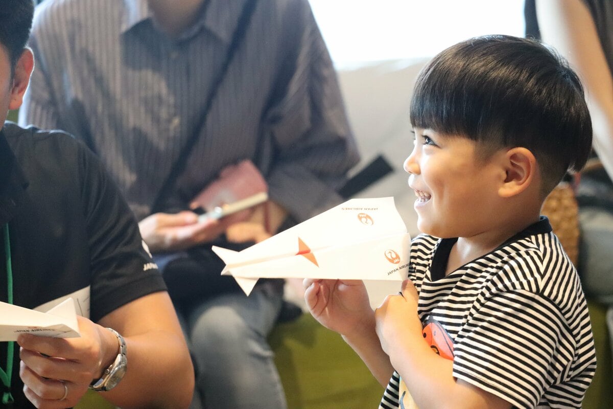 垂水市×JALコラボイベント　シェラトン鹿児島で開催　子どもたちの「折り紙ヒコーキ」教室も