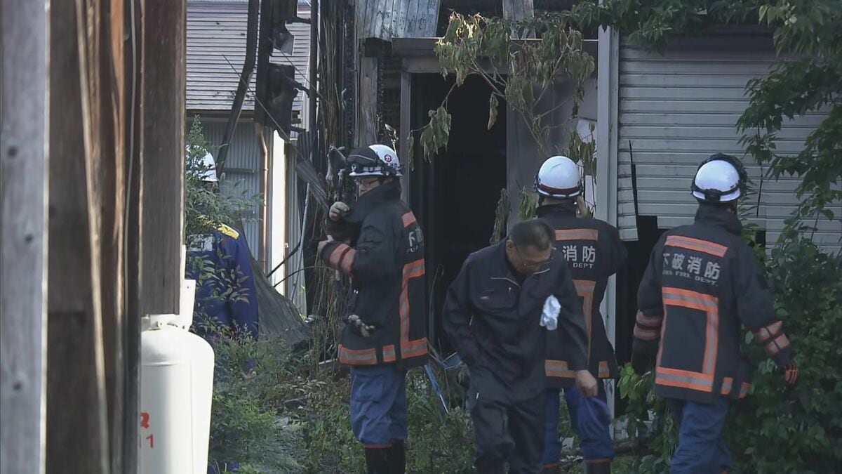 岐阜・垂井町の木造2階建て住宅で火事　年齢・性別不明の2人の遺体見つかる　この家に住む男性（40代）と母親（60代）と連絡取れず　午前4時過ぎに「倉庫が燃えている」などと通報　