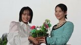 【高畑充希】清水美依紗と跪き合いながら“友情の証”を交換「猫に食べられないようにトイレにしか置けない」|TBS NEWS DIG