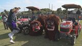 新車のトラクターを厄払い 宮古島で111年続く伝統の「旧二十日正月祭」で農業の安全を祈願|TBS NEWS DIG