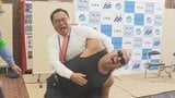 市長×警察署長×プロレスラーがタッグ 特殊詐欺を防げ! 市役所でプロレス 市長が“受け子”にコブラツイスト 新潟県五泉市 | 新潟のニュース・天気|BSN NEWS|BSN新潟放送