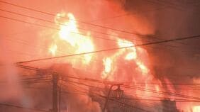 【続報】函館中心部で建物が炎上中 繁華街が近く観光客が多いエリア 現場周辺は騒然とした状態続く|TBS NEWS DIG