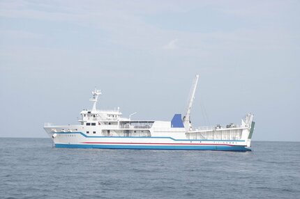 フェリーがエンジントラブル 長崎県松浦市沖で航行不能に けが人なし