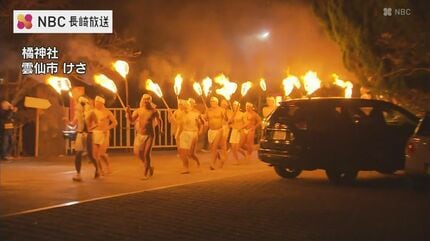 大寒の早朝 白装束やふんどし姿で水温8度の川で心身清める 雲仙・橘