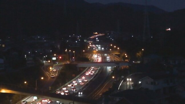 中央道の上りの小仏トンネル付近先頭に１７キロ渋滞【9日午後7時現在】あす１０日は下りで最大45キロの渋滞予想|TBS NEWS DIG