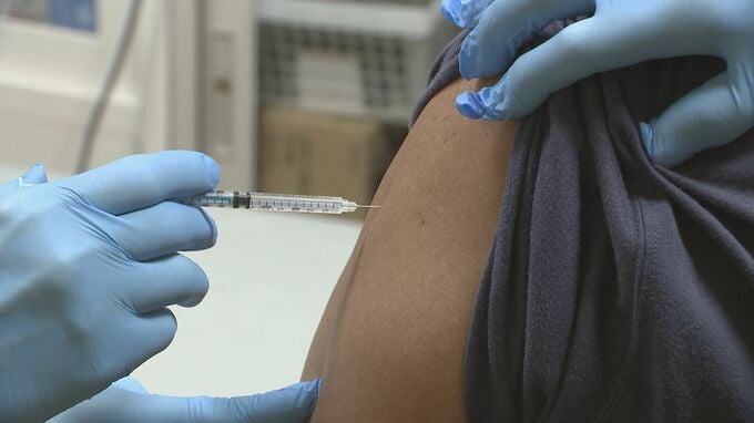 初の国産コロナワクチン、接種始まる　今月から各自治体で順次|TBS NEWS DIG