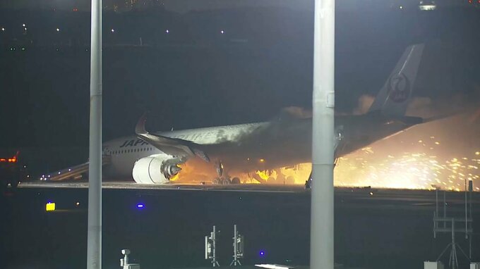 【速報】日航機炎上の事故原因は？　国土交通省「いま確たる情報を申し上げられる状況ではない」