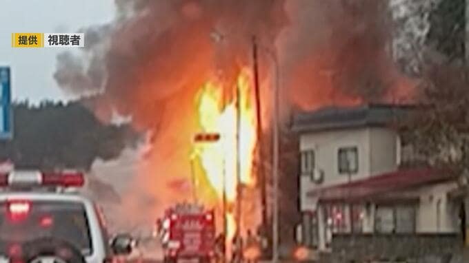 【速報】2階建ての建物で火災発生　午後5時頃に「ほぼ消し止められる」　火災の影響で国道7号が通行止め　青森県大鰐町|TBS NEWS DIG