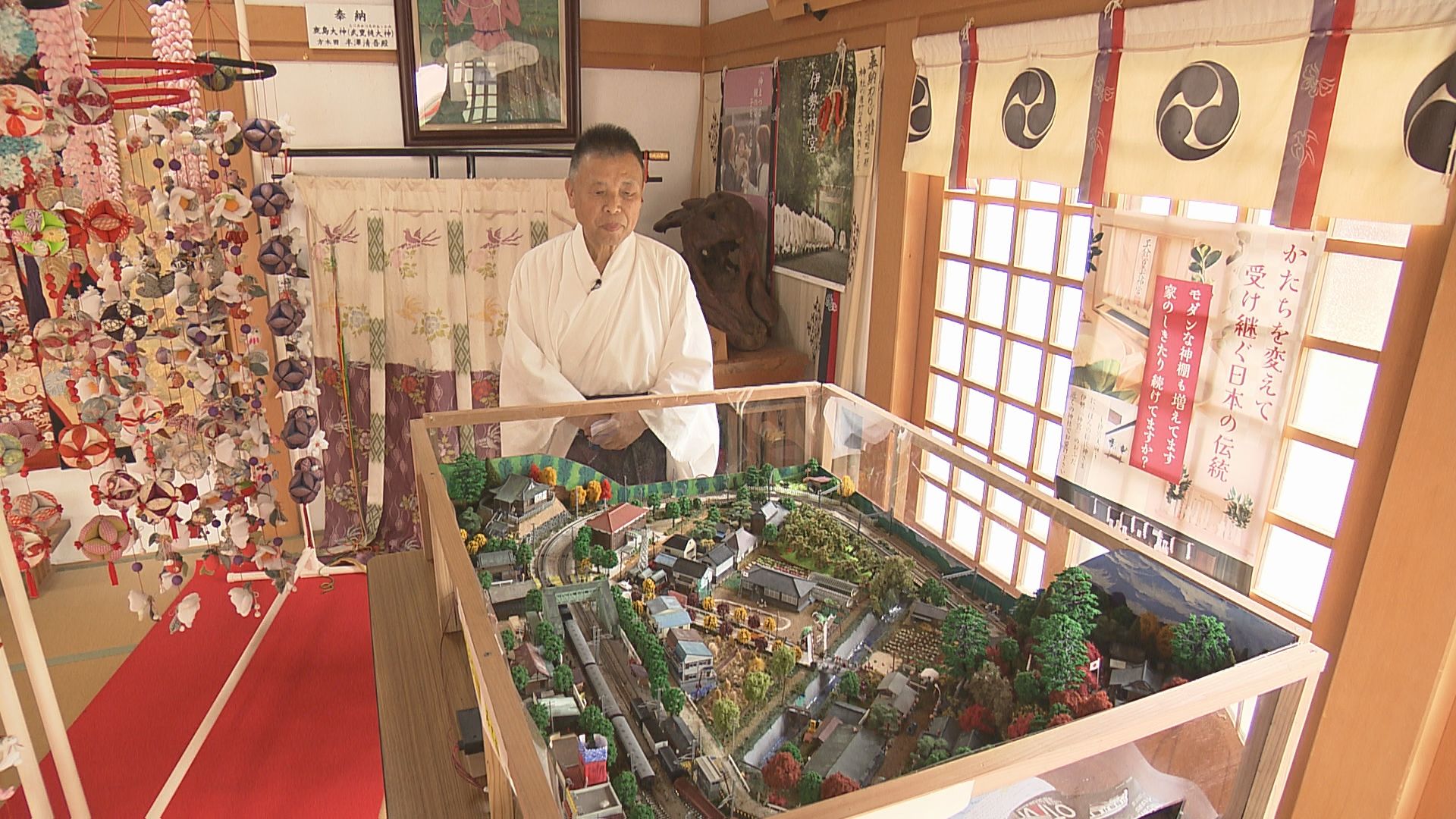 タイムスリップ！？」夏詣の神社に宮司の力作！昭和37年の緻密ジオラマ